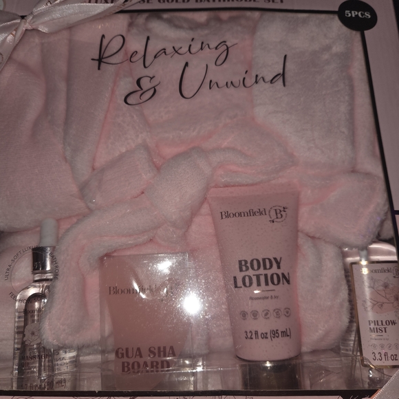 Bloomfield Other - Bloomfield Pink Bathrobe Set